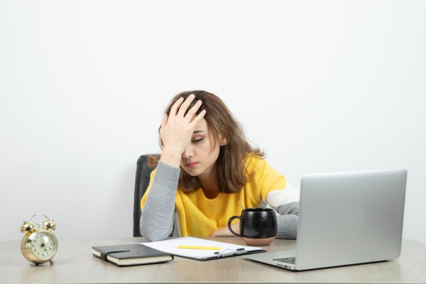 "Tips Mengatasi Stres Kerja yang Berlebihan"